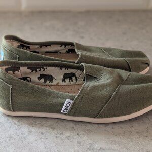 TOMS Women’s Classics Olive Green Canvas Slip-On Shoes Size 6
